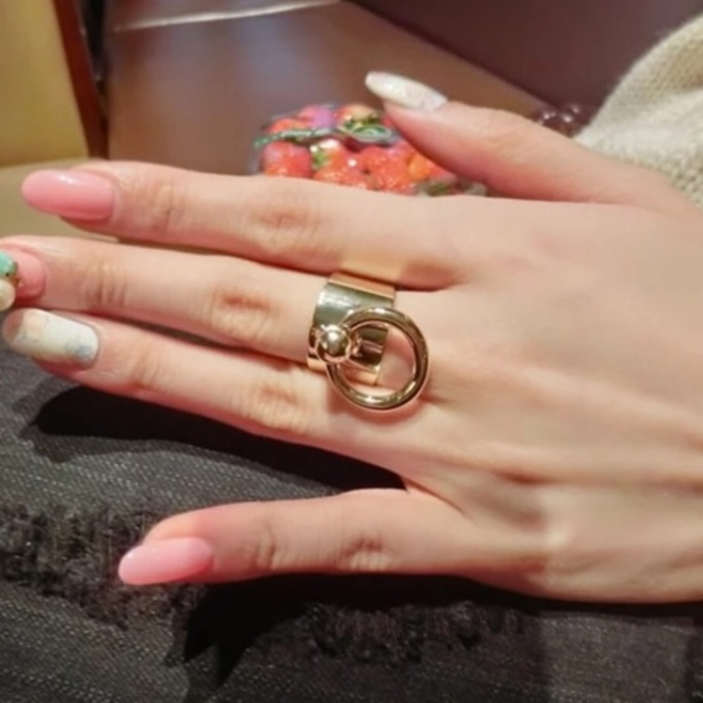 2019 PREVIEW! Adjustable Gold Toned Slave Ring - Picture 3 of 3